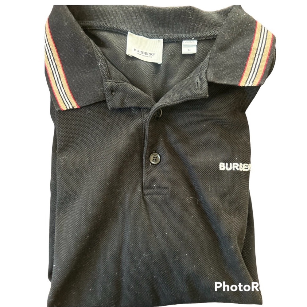Burberry t-shirt size medium , for men barely used.